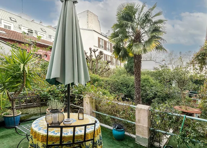 Maison 1850 Paris 18 Chambre G avec terrasse et parking en option